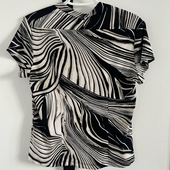 ๐2 for $15๐ Square-necked Patterned Summer Blouse - Picture 2 of 4